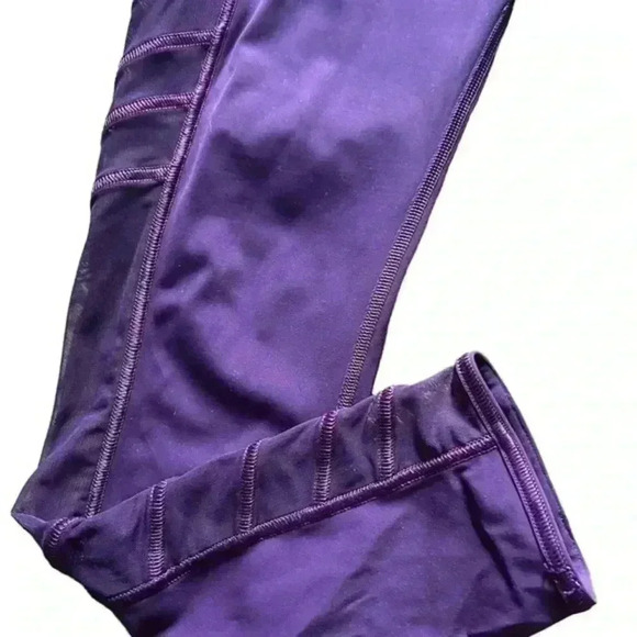 Lululemon Deep Purple Mesh side crop leggings, size 8‎ - Picture 2 of 4